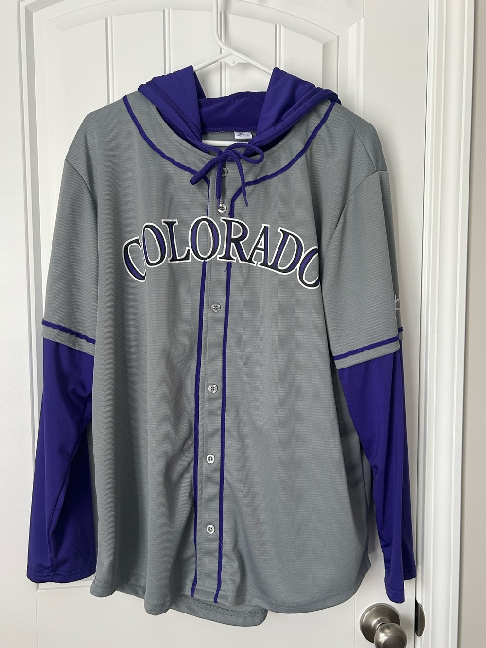 NEW! Colorado⚾️Rockies Hooded Baseball button front top - Gray & Purple XL